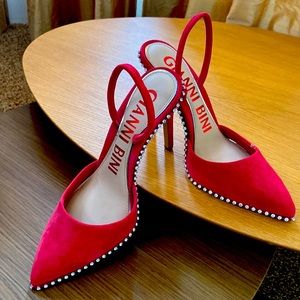 NEW WITHOUT TAG Gianni Bini red suede sling back heel